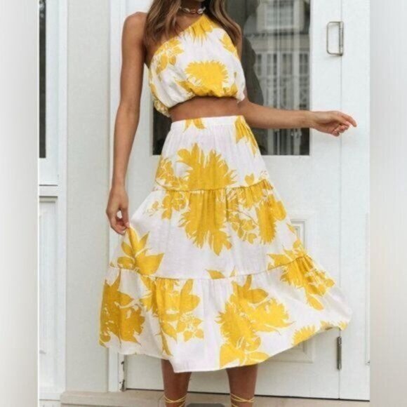 Commense yellow plumeria Two piece midi skirt and matching top Size Small New - Picture 14 of 14